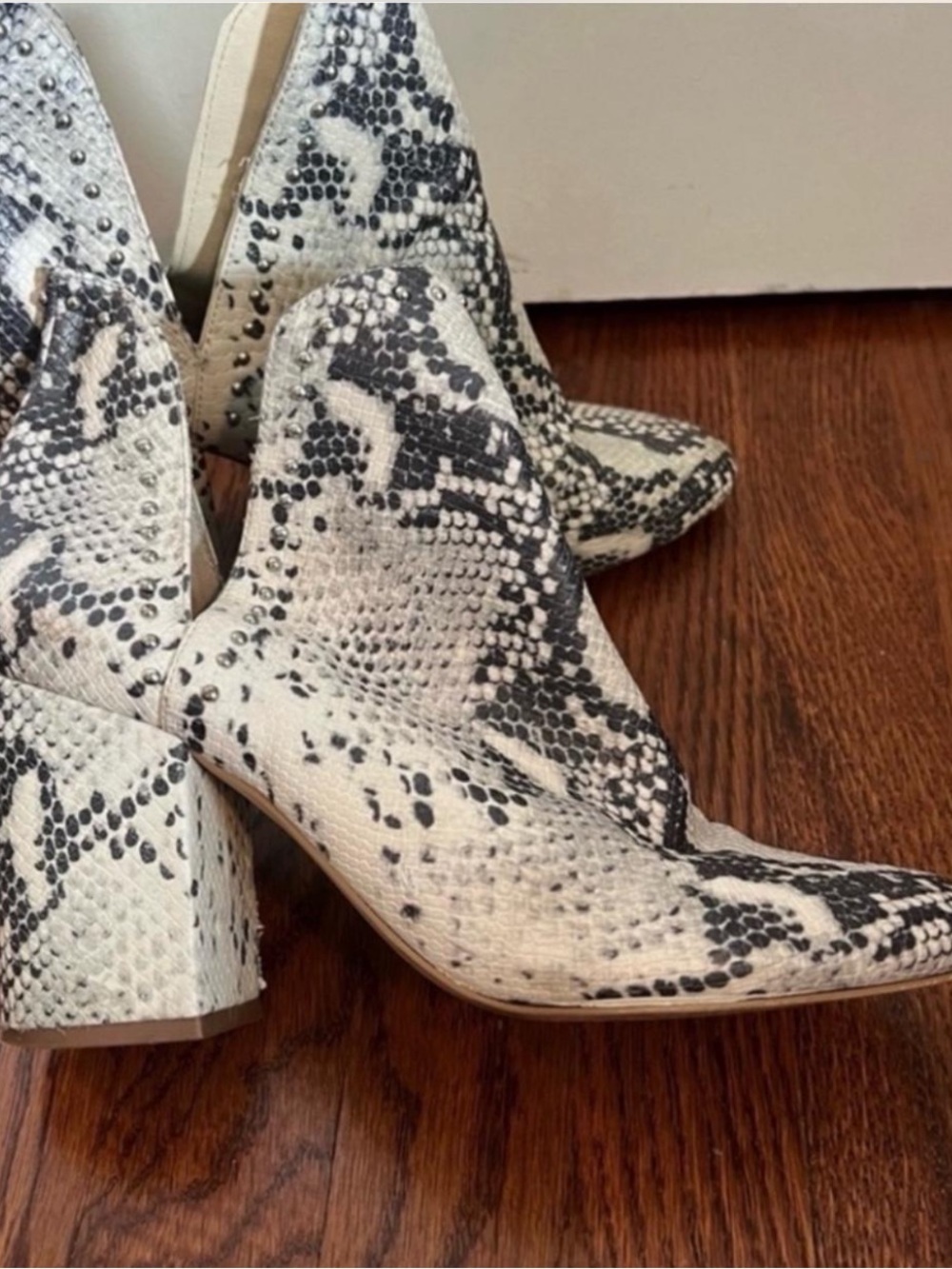 Steve Madden rockstar snake embossed faux leather studded booties
size 9.5 - Picture 2 of 7